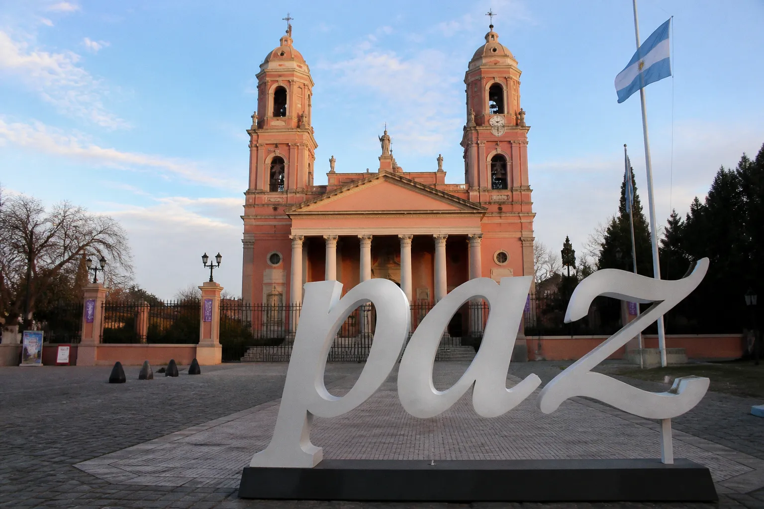 El arzobispo Colombo destaca el mensaje de paz y dignidad del Papa en su visita a Argentina