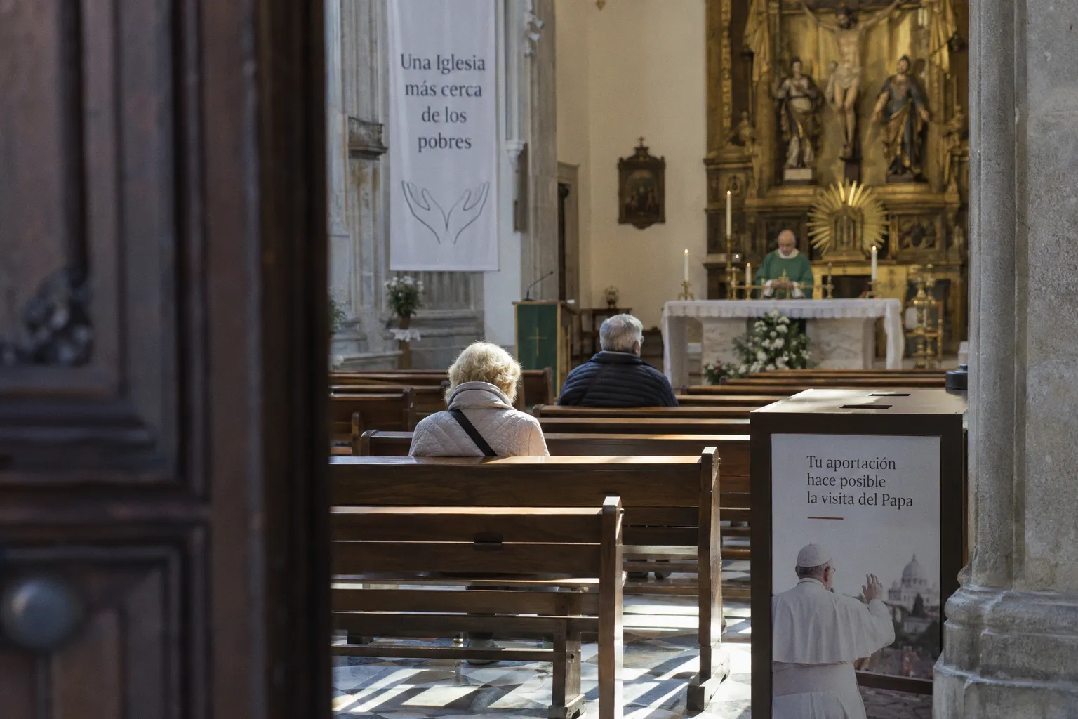 La Iglesia católica: privilegios en alza, feligreses a la baja
