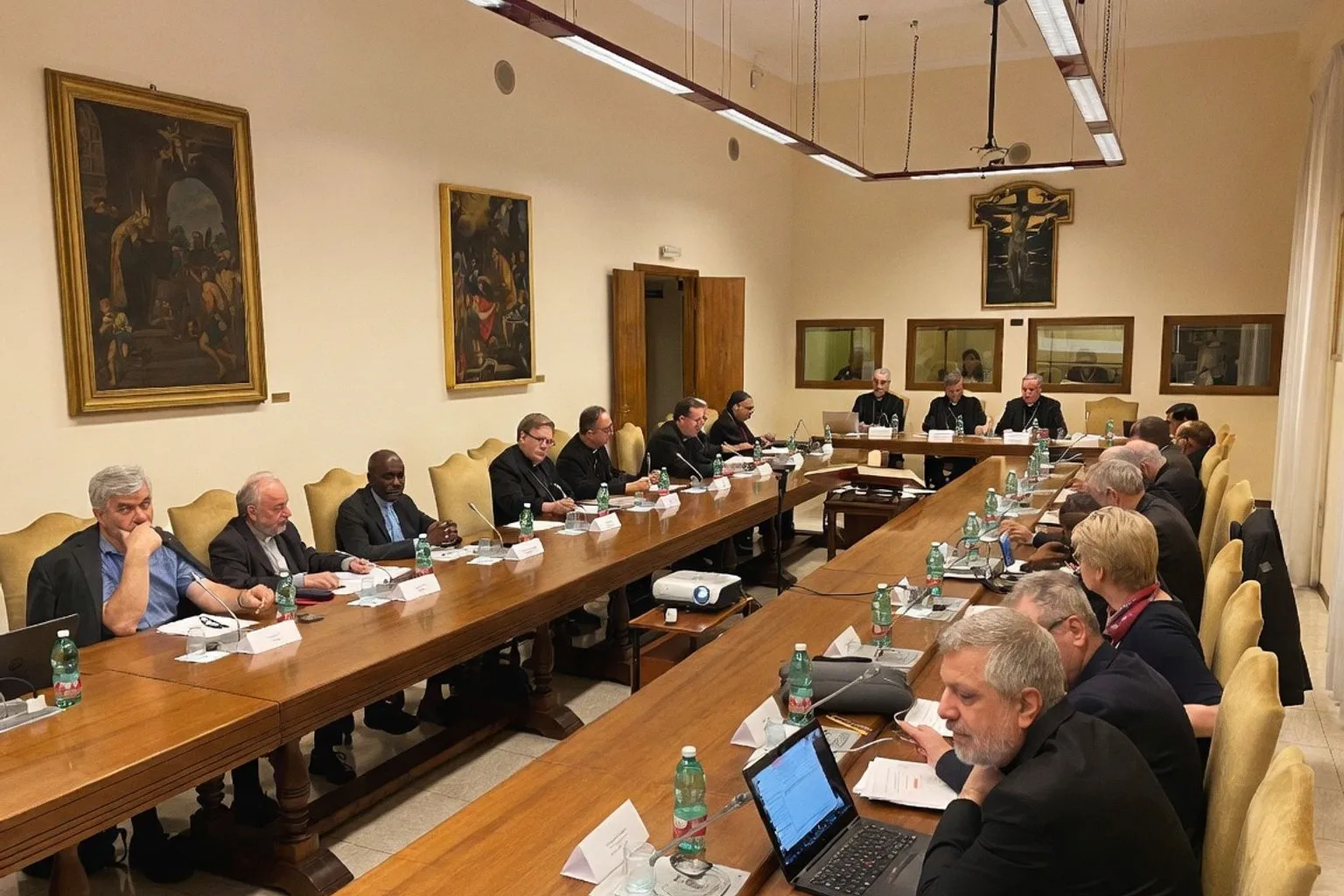Nueva propuesta sinodal: laicos en las visitas ad limina y acuerdos vinculantes con órdenes religiosas